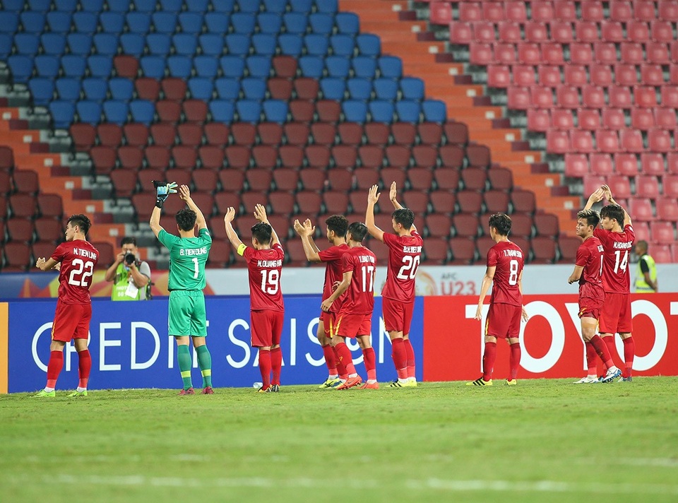 Cầu thủ U23 Việt Nam ôm động viên thủ môn Bùi Tiến Dũng - 10 Cầu thủ U23 Việt Nam ôm động viên thủ môn Bùi Tiến Dũng - 10