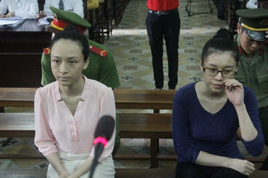 Hoa hậu Phương Nga phản cung