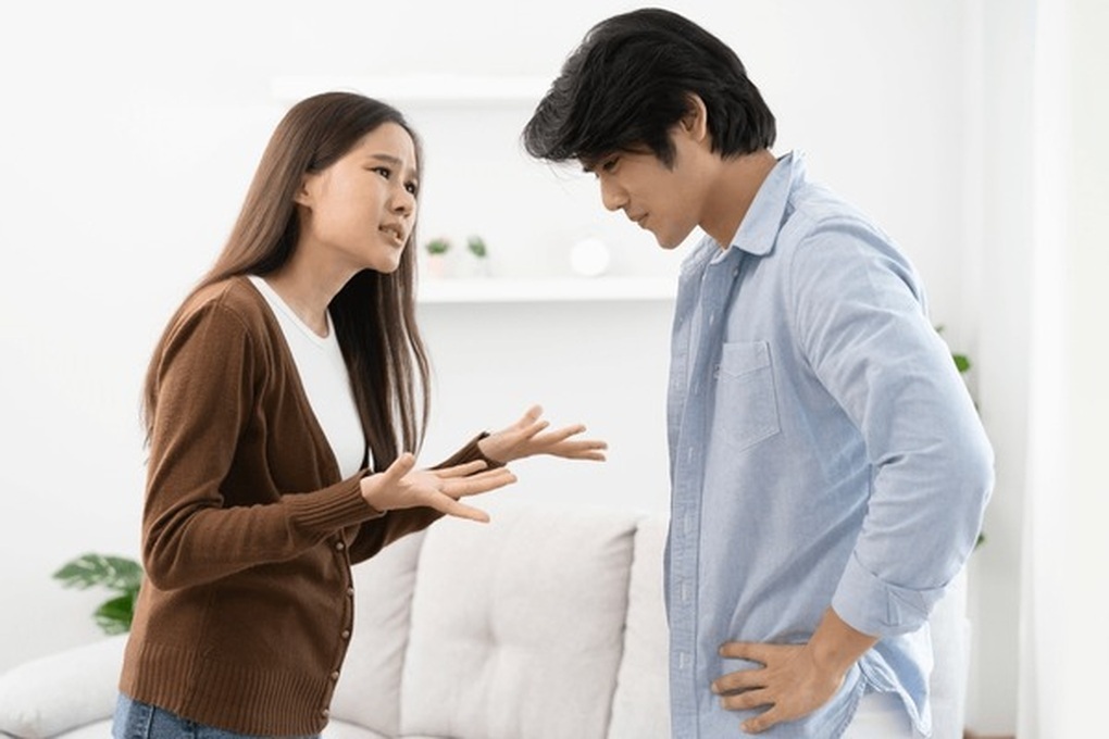 Vợ chồng tôi “chiến tranh lạnh” chỉ vì chị hàng xóm... ngoại tình - 1 Vợ chồng tôi “chiến tranh lạnh” chỉ vì chị hàng xóm... ngoại tình - 1
