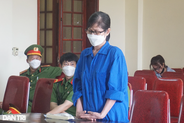 Nữ bị cáo bật khóc nhận bản án 19 năm tù vì chiếm đoạt hơn 5 tỷ đồng