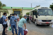 Thừa Thiên Huế điều xe quân đội đón người dân từ Đà Nẵng trở về