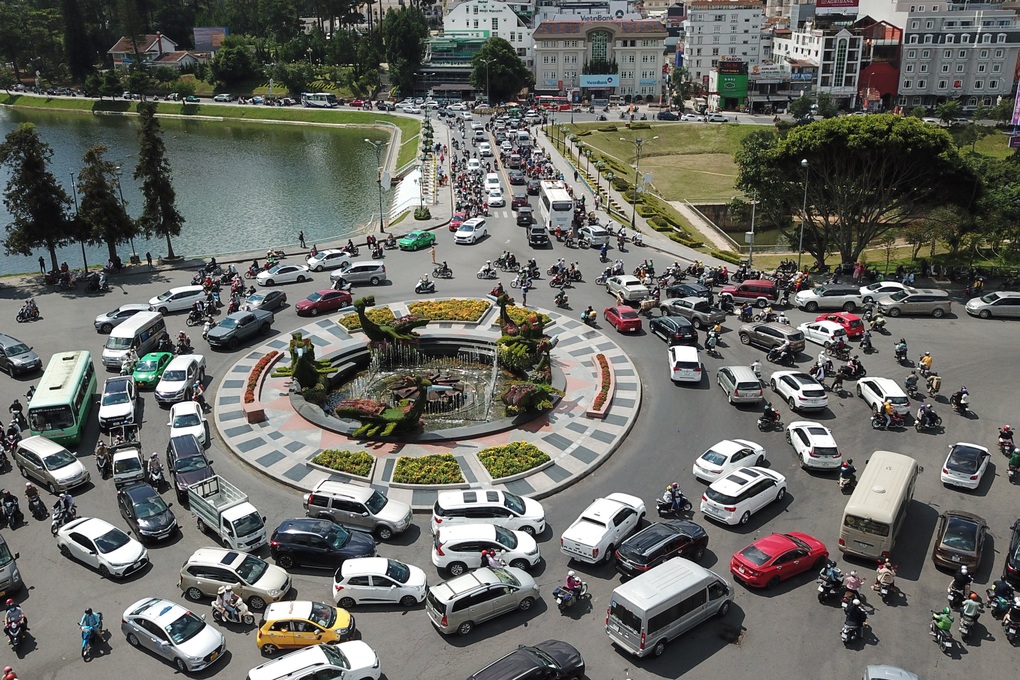 Đấu giá các bãi giữ xe ở Đà Lạt, thu về 25 tỷ đồng - 1 Đấu giá các bãi giữ xe ở Đà Lạt, thu về 25 tỷ đồng - 1