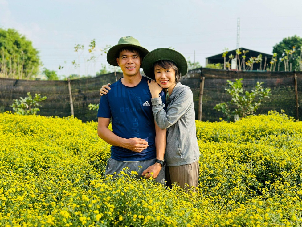 Vợ chồng tiến sỹ về quê làm nông dân, bán 5 tấn nông sản/tháng - 2