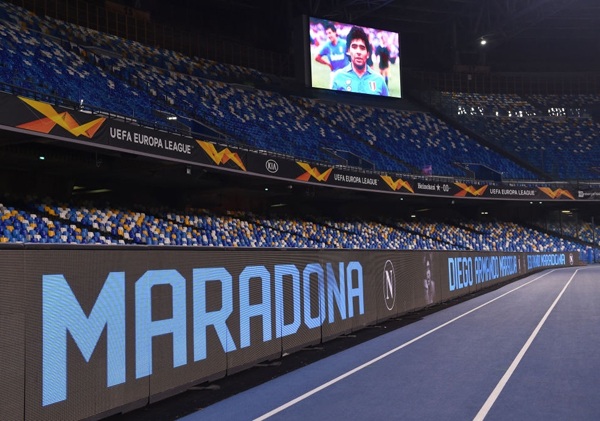 Cả đội Napoli mặc áo số 10 để tưởng nhớ huyền thoại Maradona - 2