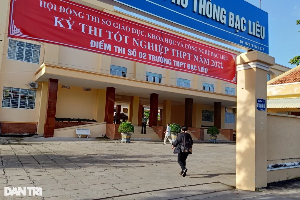 Sáng nay, gần 1 triệu thí sinh bước vào môn thi đầu tiên Ngữ Văn - 4 Sáng nay, gần 1 triệu thí sinh bước vào môn thi đầu tiên Ngữ Văn - 4