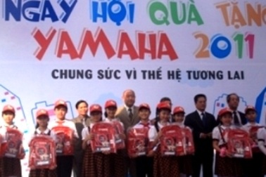 Yamaha tặng hơn 26 nghìn bộ đồ dùng học tập cho học sinh 