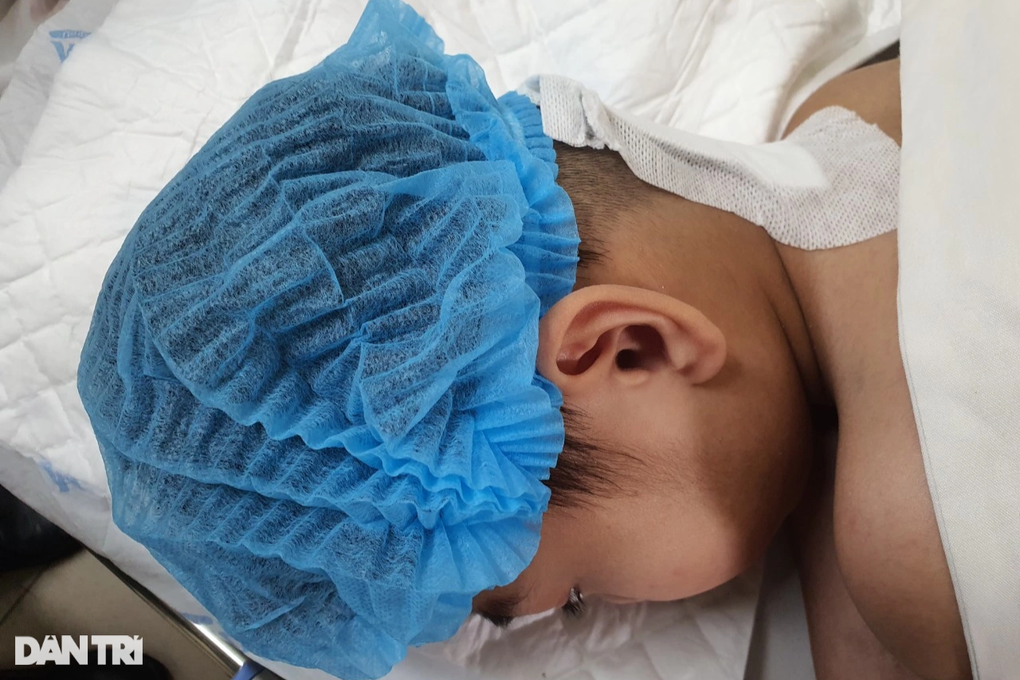 Cậu bé mắc u não ác tính: Con xin các cô bác cứu con với...! - 2 Cậu bé mắc u não ác tính: Con xin các cô bác cứu con với...! - 2