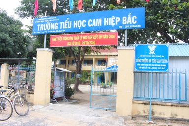 Phụ huynh tố trường thu “vượt mức”, trường bảo “đúng quy trình”