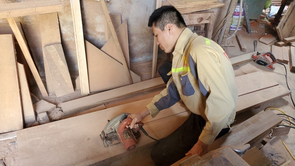 Nghề mộc cuối năm, vừa làm vừa đuổi khách - 6 Nghề mộc cuối năm, vừa làm vừa đuổi khách - 6