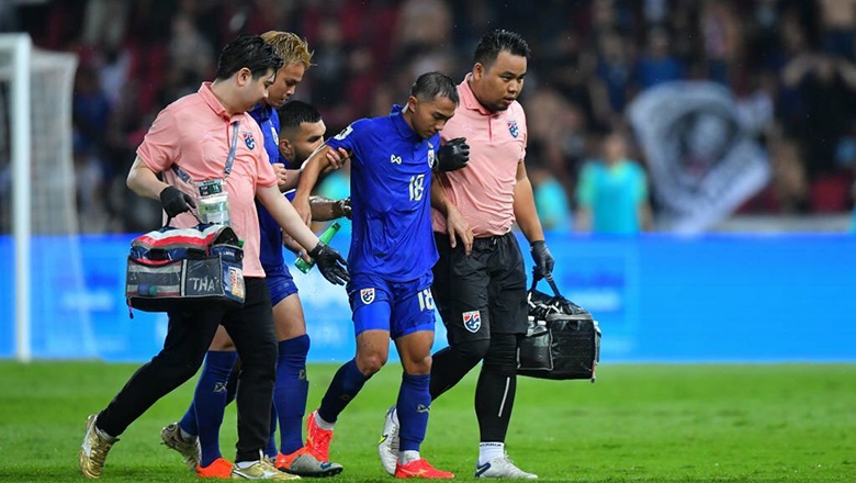 Madam Pang ger dåliga nyheter till det thailändska laget innan överlevnadsstriden - 1 Madam Pang báo tin dữ cho tuyển Thái Lan trước trận chiến sống còn - 1