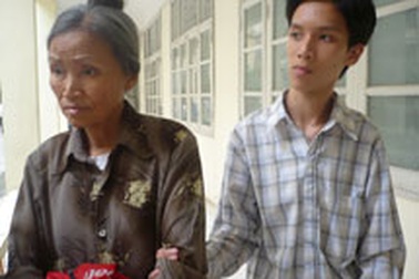 Vào đại học bằng đôi chân của mẹ