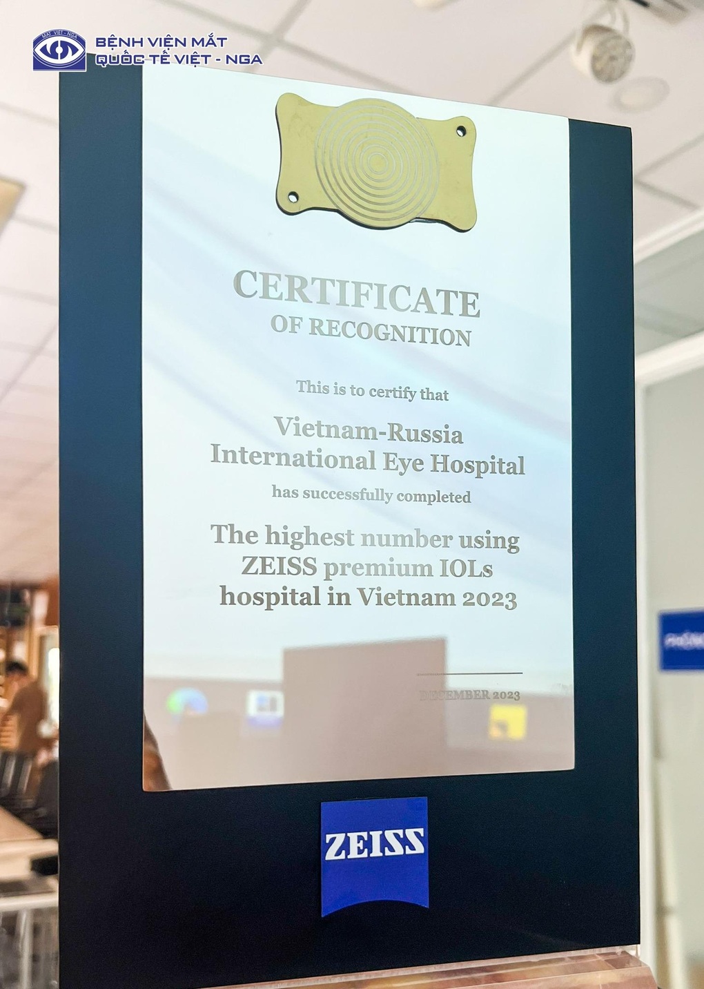 Bệnh viện Mắt Việt - Nga liên tiếp nhận giải Phẫu thuật Smile nhiều nhất Đông Nam Á - 3 Bệnh viện Mắt Việt - Nga liên tiếp nhận giải Phẫu thuật Smile nhiều nhất Đông Nam Á - 3