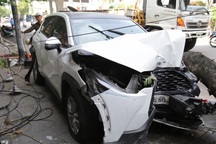 Hiện trường vụ nữ tài xế lái ô tô tông liên hoàn 10 xe máy trên phố Hà Nội