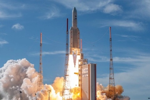 NASA phóng thành công kính viễn vọng James Webb vào không gian