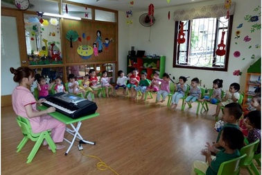 Thiếu tương tác, nhà trường áp lực - bố mẹ lo lắng khi trẻ học mầm non