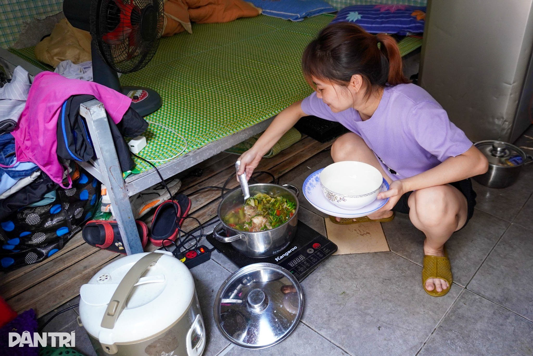 អ្នកគ្រប់គ្រងមិននឹកស្មានថាមុខតំណែងគ្រប់គ្រងរបស់គាត់ក៏នឹងត្រូវកាត់ដែរ ធ្វើឱ្យបាត់បង់ប្រាក់ខែជាងពាក់កណ្ដាល - ៤ Quản đốc không ngờ vị trí quản lý cũng bị cắt việc, mất quá nửa lương - 4