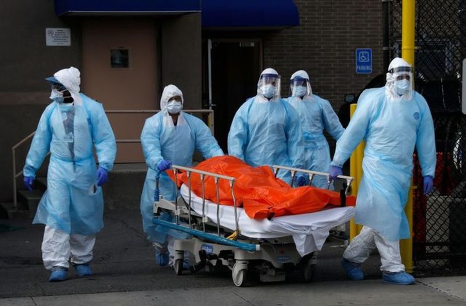 Số người mắc Covid-19 ở Mỹ vượt 300.000, hơn 8.000 người chết - 1