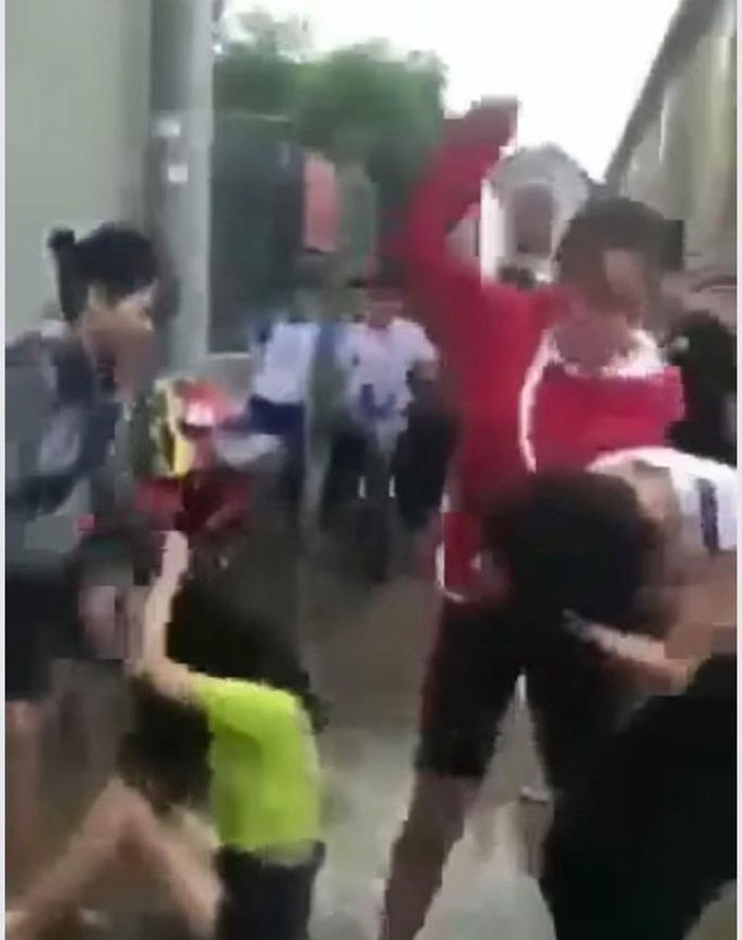 Đồng Nai: Nữ sinh bị đánh "dã man" vì nhìn đểu và chạy xe nẹt pô - Ảnh 1. Đồng Nai: Nữ sinh bị đánh "dã man" vì nhìn đểu và chạy xe nẹt pô - Ảnh 1.