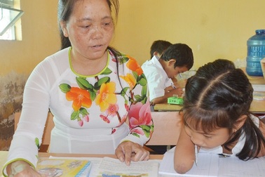 Tấm lòng thương trẻ khuyết tật của cô giáo xứ cù lao