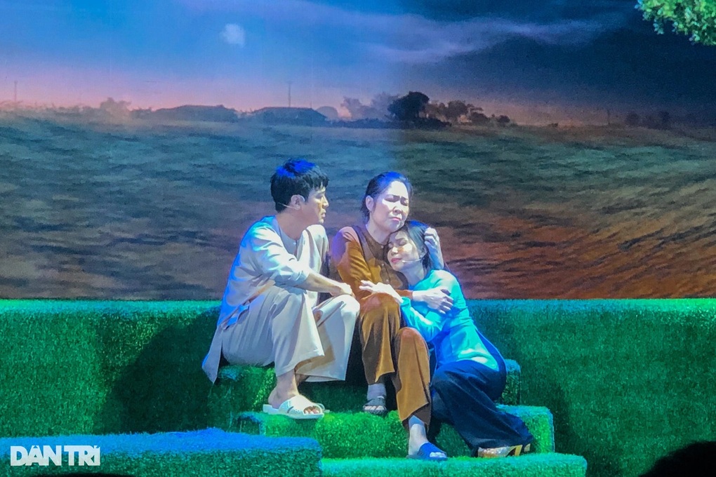 Sân khấu kịch TPHCM vượt khó - 2 Sân khấu kịch TPHCM vượt khó - 2
