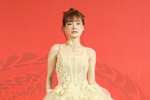 "Mẹ hai con" Nhã Phương mặc gợi cảm trên thảm đỏ