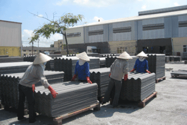 Thực hư chuyện công nhân sản xuất tấm lợp dễ mắc ung thư