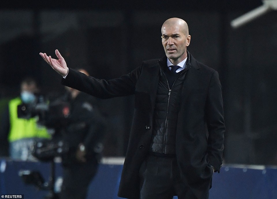 Đối thủ nhận thẻ đỏ sớm, Real Madrid nhọc nhằn đánh bại Atalanta - 4 Đối thủ nhận thẻ đỏ sớm, Real Madrid nhọc nhằn đánh bại Atalanta - 4