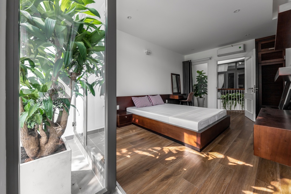 Nhà phố 4 tầng ở Sài Gòn gây ngỡ ngàng bởi thiết kế giếng trời hình xoắn ốc - 8 Nhà phố 4 tầng ở Sài Gòn gây ngỡ ngàng bởi thiết kế giếng trời hình xoắn ốc - 8