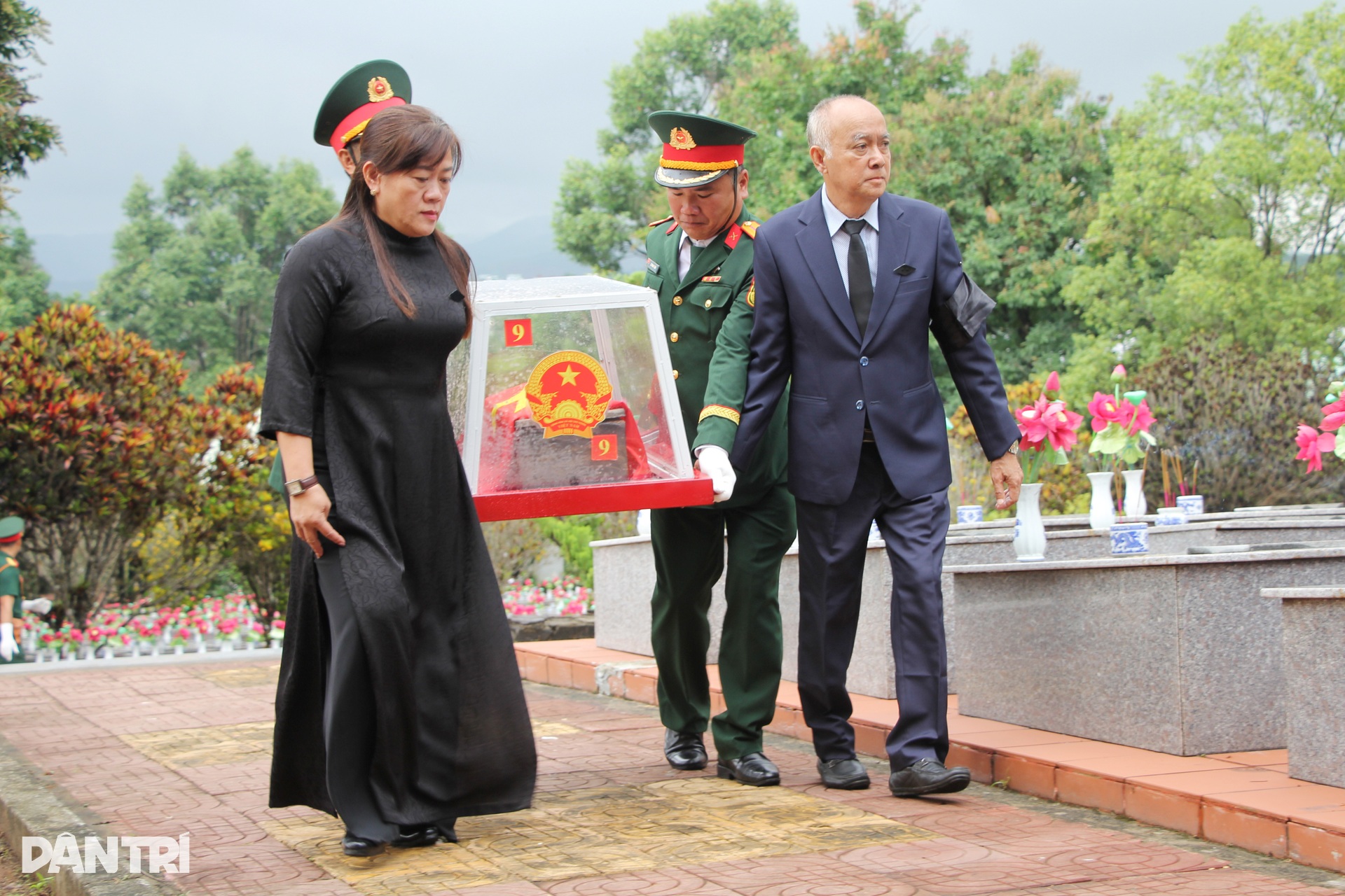 Hồi hương, an táng trọng thể 16 liệt sĩ hy sinh tại Lào và Campuchia - 7 Hồi hương, an táng trọng thể 16 liệt sĩ hy sinh tại Lào và Campuchia - 7