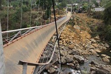 Góc nhìn người dân về vụ sập cầu treo và cách ứng cứu