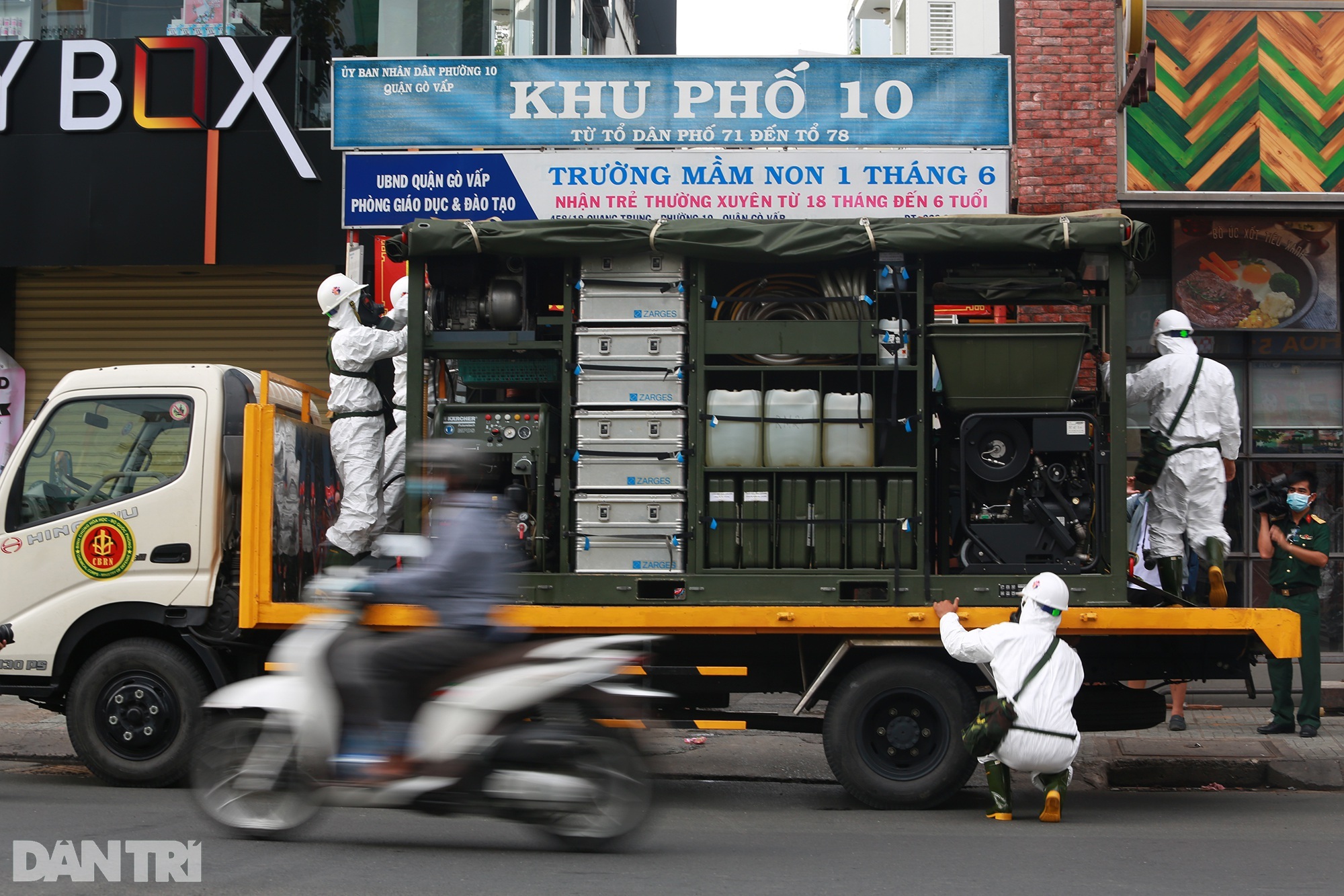 Cận cảnh 15 xe đặc chủng tiêu độc khử khuẩn diện rộng ở tâm dịch TPHCM - 2 Cận cảnh 15 xe đặc chủng tiêu độc khử khuẩn diện rộng ở tâm dịch TPHCM - 2