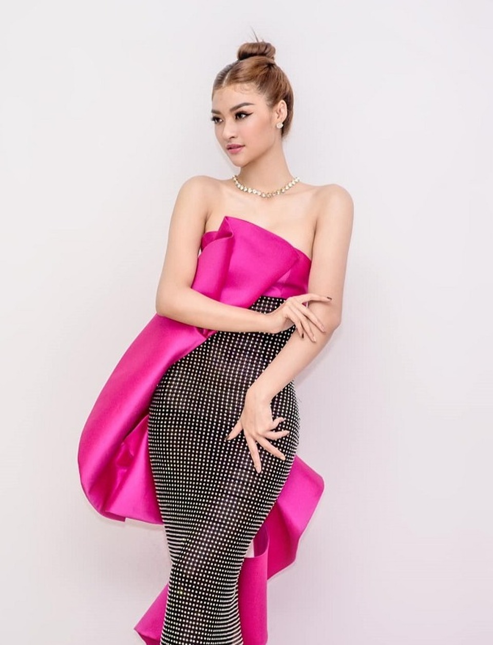 HHen Niê nổi bật nhất tuần với hai phong cách đối lập - 5 HHen Niê nổi bật nhất tuần với hai phong cách đối lập - 5