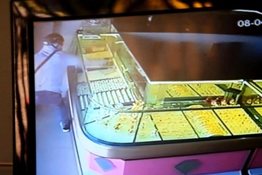 Ngang nhiên dùng búa cướp tiệm vàng giữa ban ngày