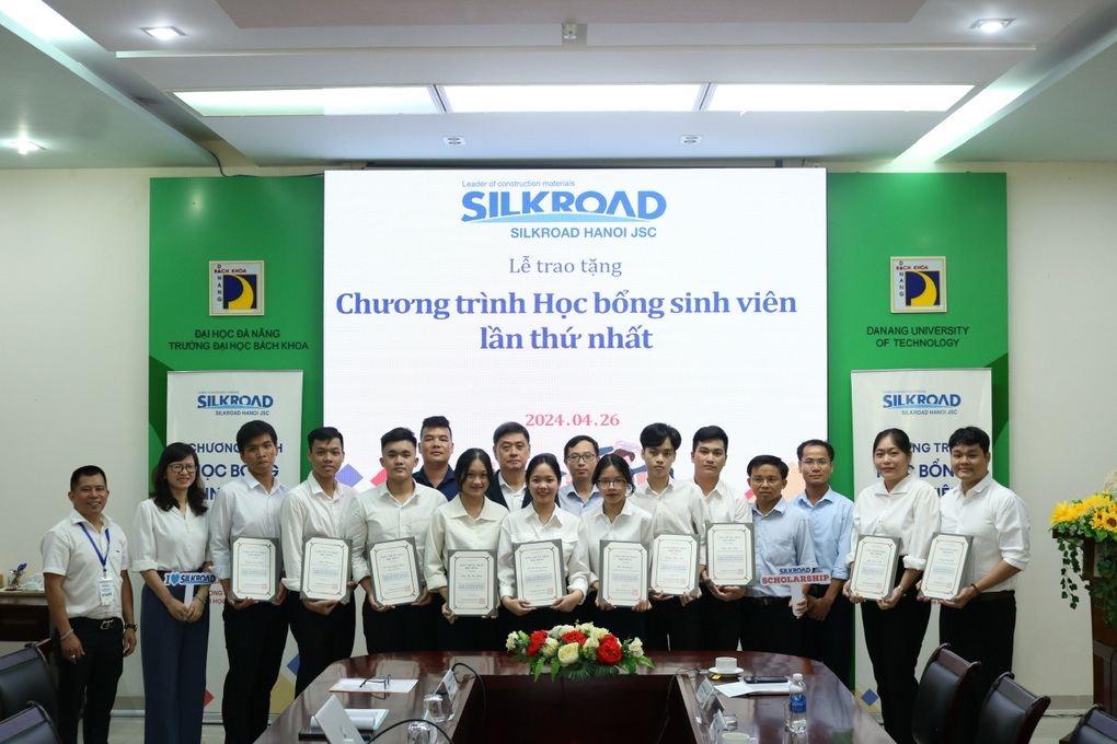 Silkroad Hanoi JSC trao tặng học bổng cho sinh viên Việt Nam - 1 Silkroad Hanoi JSC trao tặng học bổng cho sinh viên Việt Nam - 1
