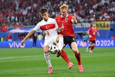 Ngôi sao trẻ Thổ Nhĩ Kỳ sánh ngang kỷ lục của Ronaldo và Rooney