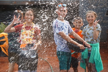 Sang Lào đắm say cùng Punpimay