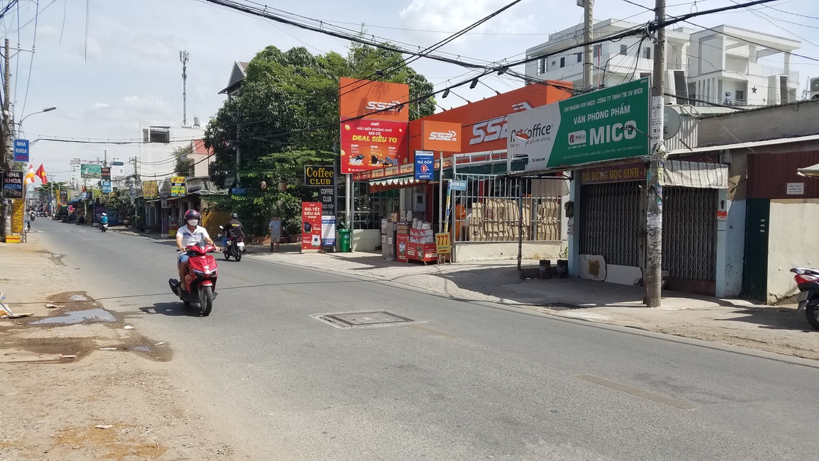 Thanh niên đạp ngã xe máy khiến 2 người lao vào cột điện tử vong - 2 Thanh niên đạp ngã xe máy khiến 2 người lao vào cột điện tử vong - 2