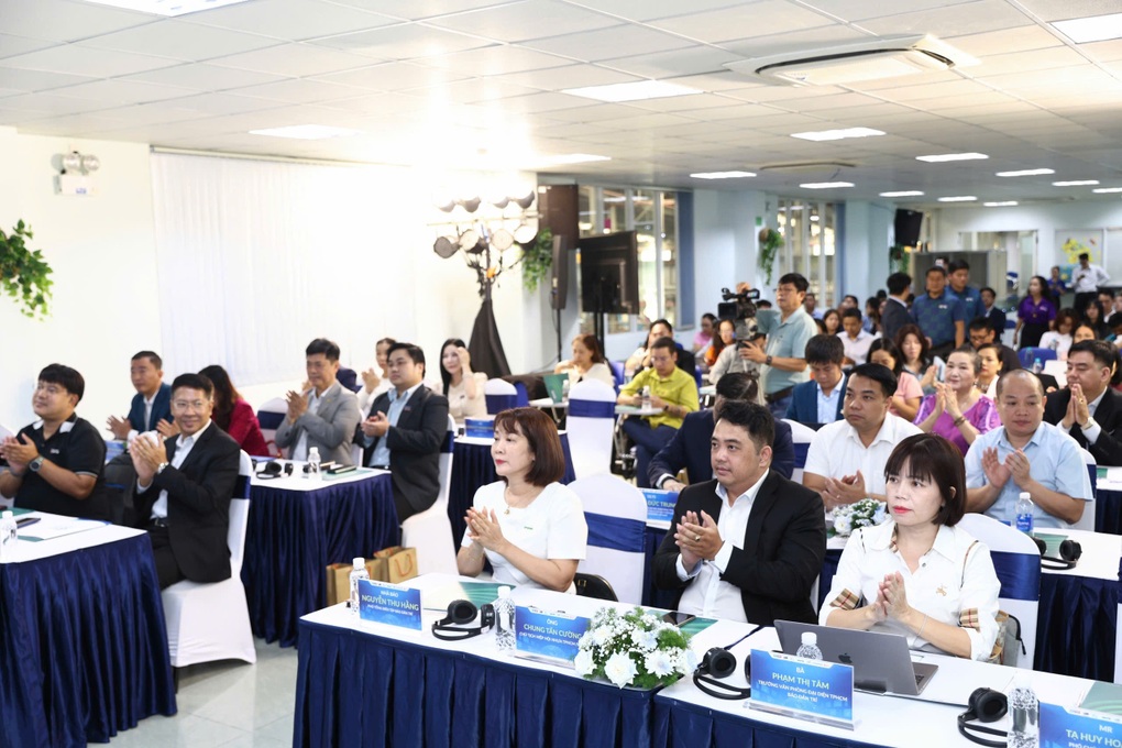 Đông đảo doanh nghiệp tham gia ESG Company Tour 2026 số 2 (Ảnh: Nam Anh).Đông đảo doanh nghiệp tham gia ESG Company Tour 2026 số 2 (Ảnh: Nam Anh).