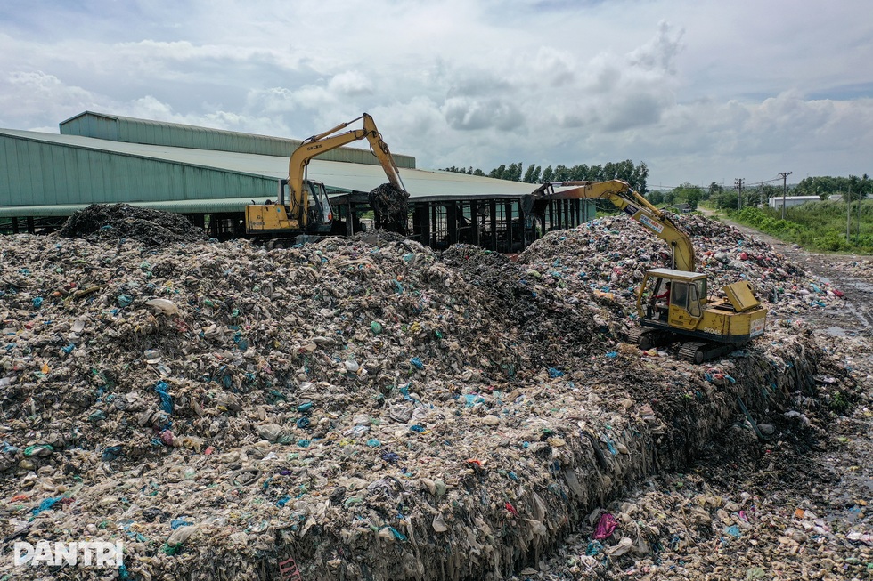 Ô nhiễm rác ở miền Tây: Dân chặn xe, treo băng rôn, than trời vì núi rác - 7 Ô nhiễm rác ở miền Tây: Dân chặn xe, treo băng rôn, than trời vì núi rác - 7
