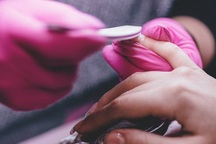 Nỗi lòng của người con gái gốc Việt có mẹ "làm nail" nơi xứ người...