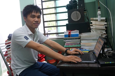 Ôn thi qua mạng, nam sinh trường huyện đạt điểm xét tuyển ĐH cao nhất Quảng Ngãi