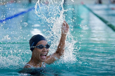 Phía sau chiếc huy chương vàng bơi lội ở tuổi 55: Khi ước mơ được chắp cánh