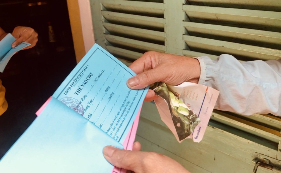 Đà Nẵng phát thẻ đi chợ theo ngày chẵn lẻ cho dân - 1 Đà Nẵng phát thẻ đi chợ theo ngày chẵn lẻ cho dân - 1