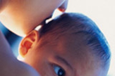 Cho bé dùng thuốc 