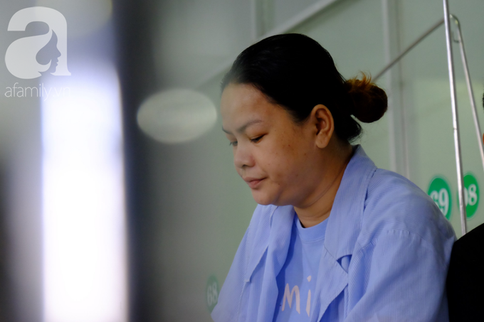 Thương cảnh bé trai 12 tuổi xin nghỉ học, một mình chăm sóc mẹ bị ung thư buồng trứng, tiểu đường nặng trong viện - Ảnh 6. Thương cảnh bé trai 12 tuổi xin nghỉ học, một mình chăm sóc mẹ bị ung thư buồng trứng, tiểu đường nặng trong viện - Ảnh 6.