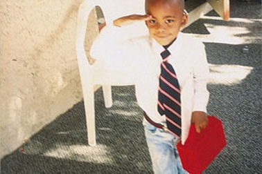 Chú bé trở thành triệu phú bắt đầu từ… tình thương mẹ