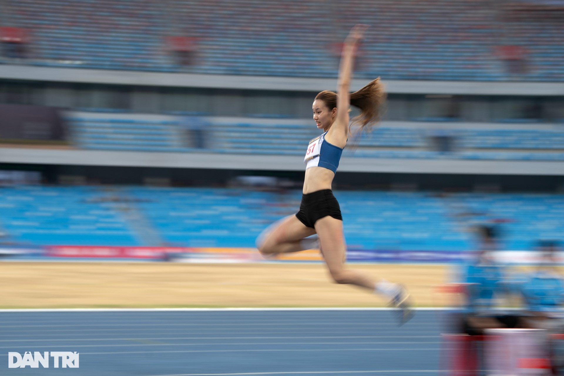 Khoảnh khắc hoa khôi điền kinh bật khóc trong lần đầu giành HCV SEA Games - 13 Khoảnh khắc hoa khôi điền kinh bật khóc trong lần đầu giành HCV SEA Games - 13