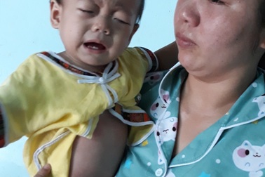 Xót xa bé 11 tháng tuổi khóc ngặt vì căn bệnh ung thư máu