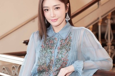 "Phú Sát hoàng hậu" Tần Lam khoe dáng ở Ý