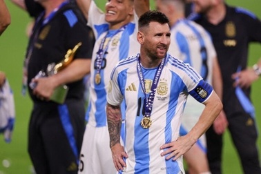 Thứ trưởng Argentina bị mất chức vì yêu cầu Messi xin lỗi